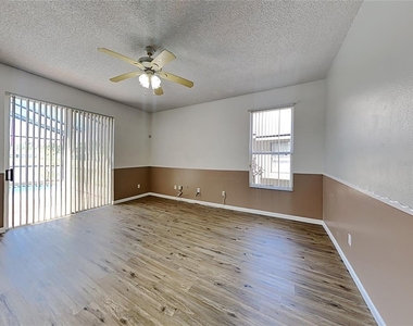 728 Hardwood Circle - Photo Thumbnail 2