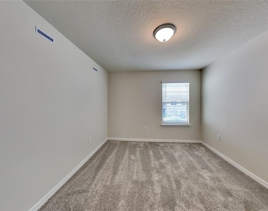 3117 Emerald Acres Lane - Photo Thumbnail 10