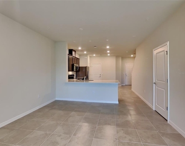 3117 Emerald Acres Lane - Photo Thumbnail 4