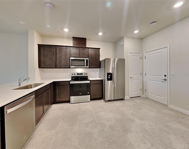 3117 Emerald Acres Lane - Photo Thumbnail 3