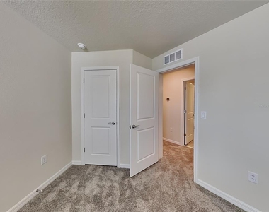 3117 Emerald Acres Lane - Photo Thumbnail 11