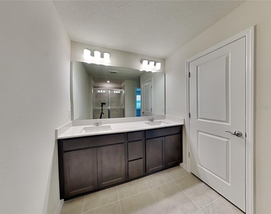 3117 Emerald Acres Lane - Photo Thumbnail 7