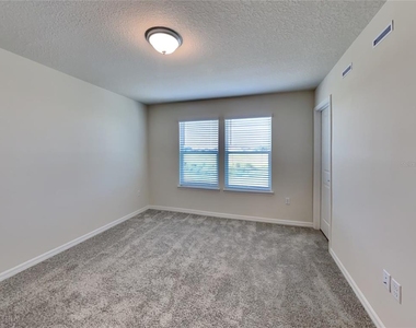 3117 Emerald Acres Lane - Photo Thumbnail 5