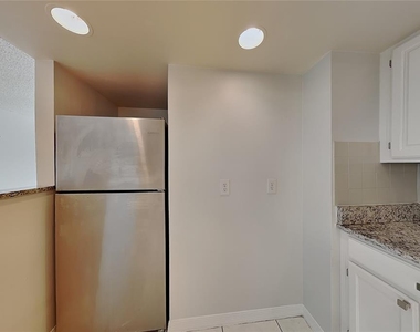 310 Cherokee Court - Photo Thumbnail 6