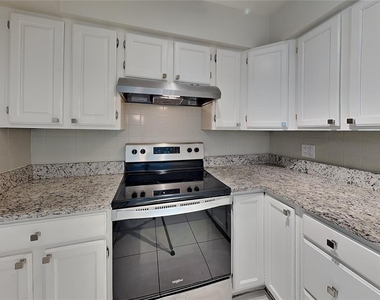 310 Cherokee Court - Photo Thumbnail 4