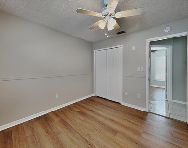 1603 Winter Green Boulevard - Photo Thumbnail 11