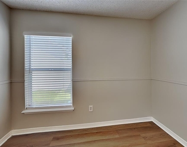 1603 Winter Green Boulevard - Photo Thumbnail 12