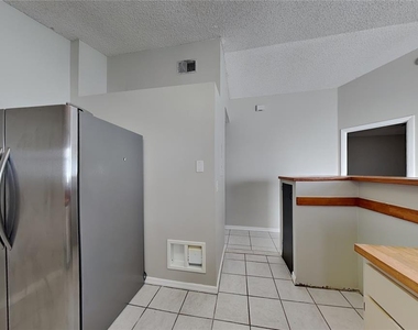 1603 Winter Green Boulevard - Photo Thumbnail 3