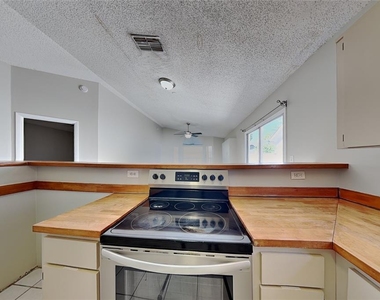 1603 Winter Green Boulevard - Photo Thumbnail 4