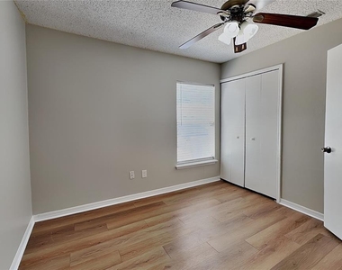 1603 Winter Green Boulevard - Photo Thumbnail 10