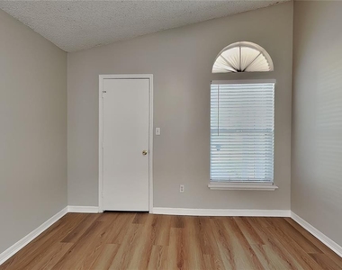 1603 Winter Green Boulevard - Photo Thumbnail 8