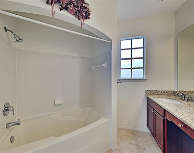 1325 Rotonda Point - Photo Thumbnail 9