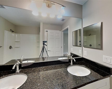 1320 W Emerson Place - Photo Thumbnail 9