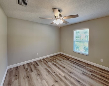 1320 W Emerson Place - Photo Thumbnail 14