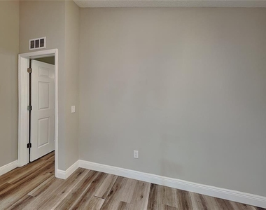 1320 W Emerson Place - Photo Thumbnail 5