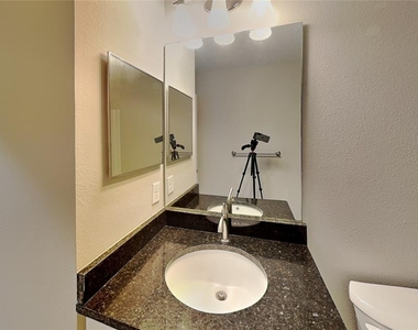 1320 W Emerson Place - Photo Thumbnail 15