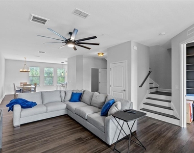 9997 Town Lake Drive - Photo Thumbnail 7