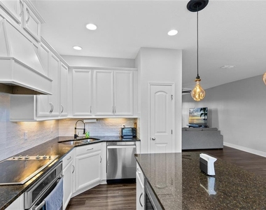 9997 Town Lake Drive - Photo Thumbnail 12