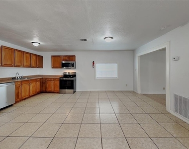 101 Samuel Street - Photo Thumbnail 6