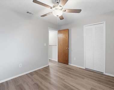 307 Sandlewood Trail - Photo Thumbnail 11