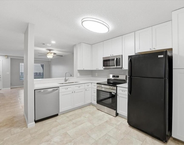 307 Sandlewood Trail - Photo Thumbnail 5