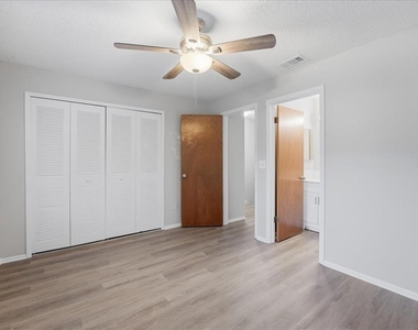 307 Sandlewood Trail - Photo Thumbnail 8