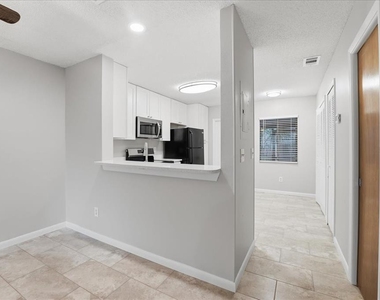 307 Sandlewood Trail - Photo Thumbnail 3