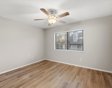 307 Sandlewood Trail - Photo Thumbnail 7