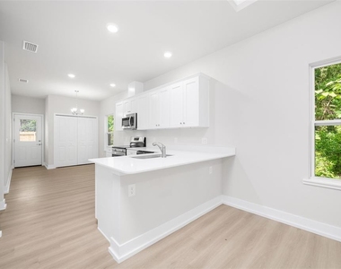 1951 Nw 34th Avenue - Photo Thumbnail 3