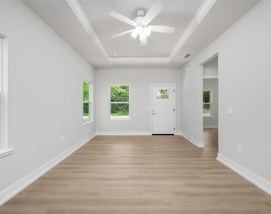 1507 Ne 6th Place - Photo Thumbnail 1