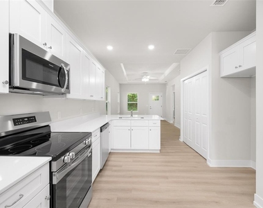1507 Ne 6th Place - Photo Thumbnail 6