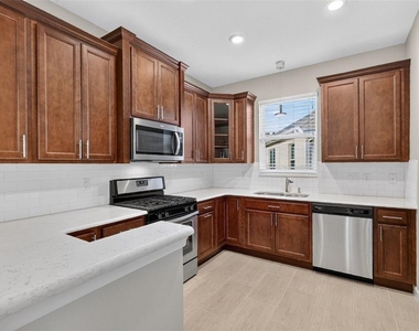 2009 Bayside Avenue - Photo Thumbnail 14