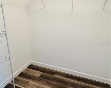 101 Rose Drive - Photo Thumbnail 7