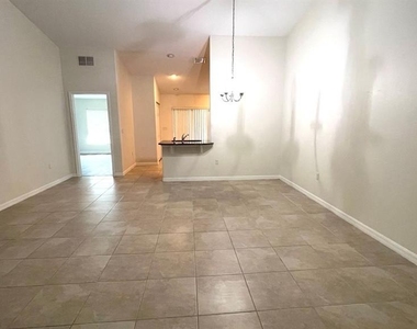101 Rose Drive - Photo Thumbnail 4