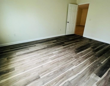 101 Rose Drive - Photo Thumbnail 8