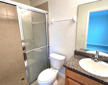 101 Rose Drive - Photo Thumbnail 6