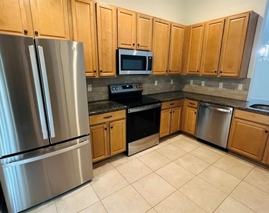 101 Rose Drive - Photo Thumbnail 3