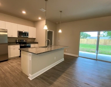 20399 Wilkie Avenue - Photo Thumbnail 4