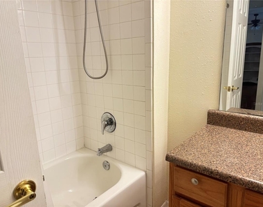 1825 Parakeet Way - Photo Thumbnail 17