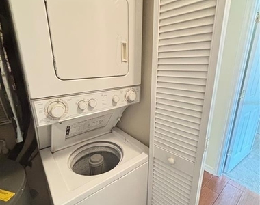 1825 Parakeet Way - Photo Thumbnail 21