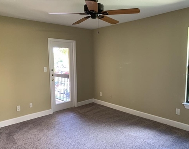 4033 Crockers Lake Boulevard - Photo Thumbnail 8
