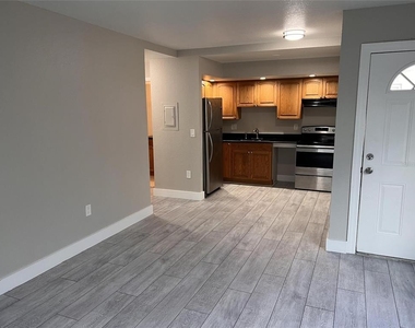 1092 Cocoanut Avenue - Photo Thumbnail 4