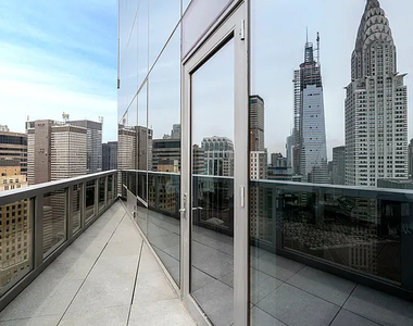 E 44th St & 2nd Ave, New York, NY 10017 - Photo Thumbnail 5