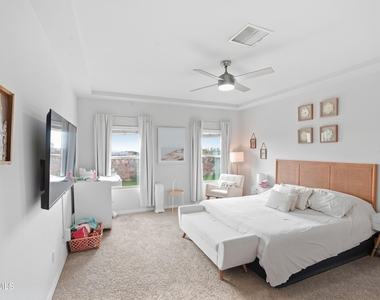 921 Cottage Place - Photo Thumbnail 3