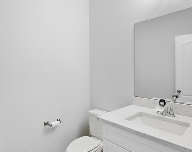 921 Cottage Place - Photo Thumbnail 8