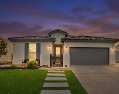921 Cottage Place - Photo Thumbnail 1
