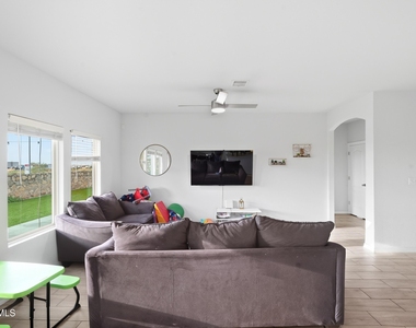 921 Cottage Place - Photo Thumbnail 5