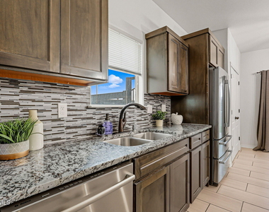 569 Lanner Street - Photo Thumbnail 15