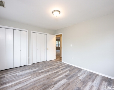 799 Foxon Road - Photo Thumbnail 9