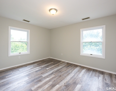 799 Foxon Road - Photo Thumbnail 7